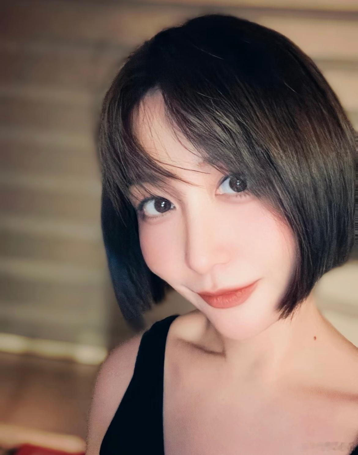 短发小阿姨