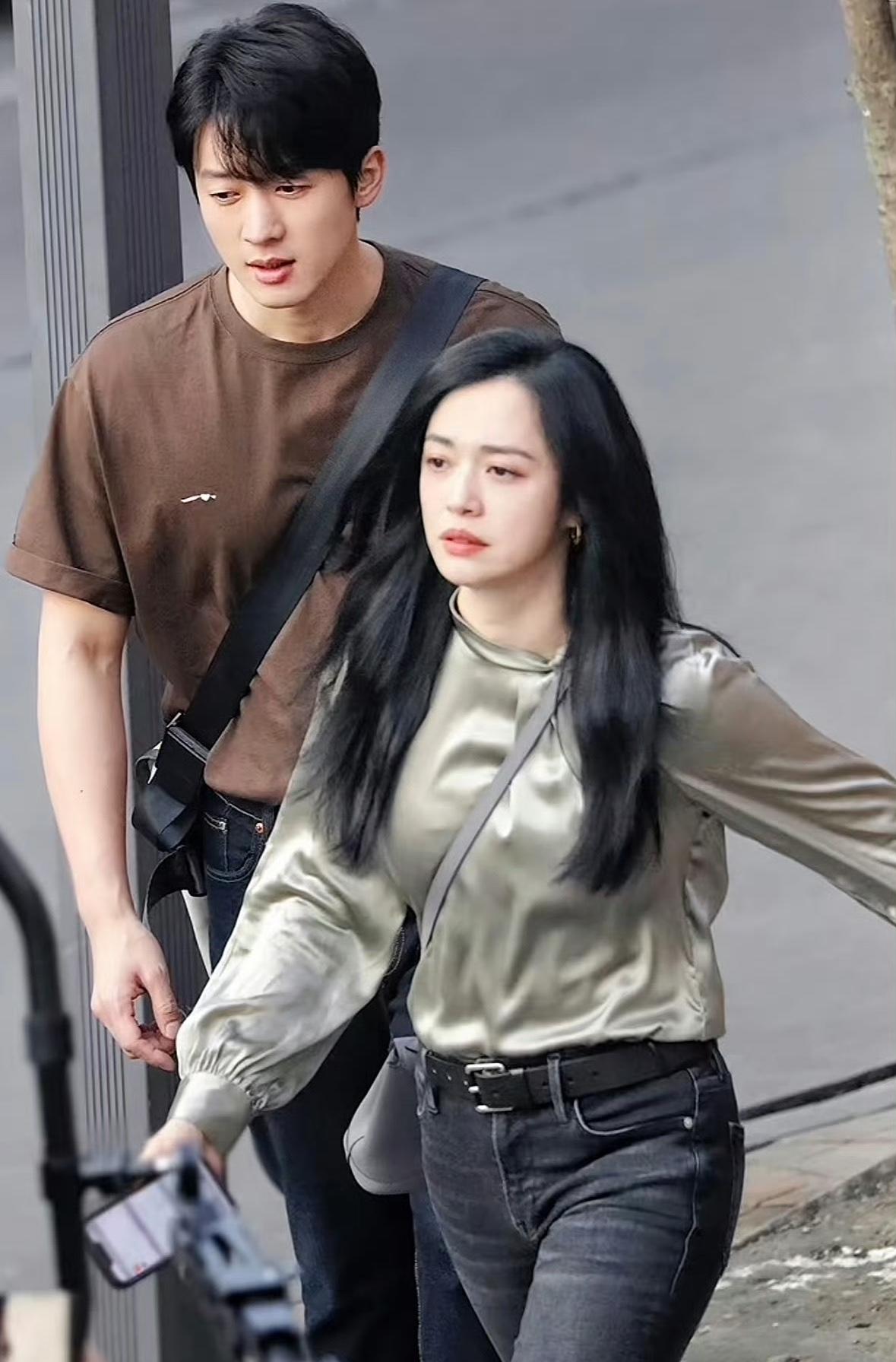 虽然辟谣了，但姚晨这次和侯雯元的绯闻，让人想起了年轻时嫁给爱情火了以后嫁给大