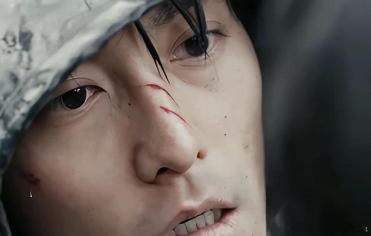 《小城大事》泪目了……月海镇政府最年轻的余青田受伤了，他为了怕幸福路被洪水淹没，