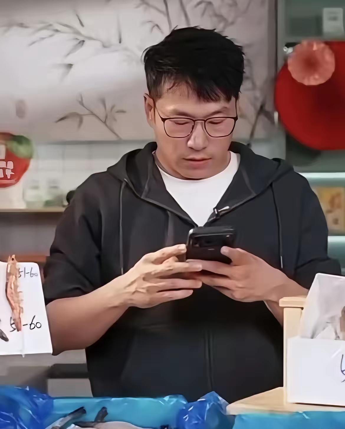 有人说俞敏洪太狡猾，我听完觉得后背发凉……有个明白人分析了一通，说老余这波操