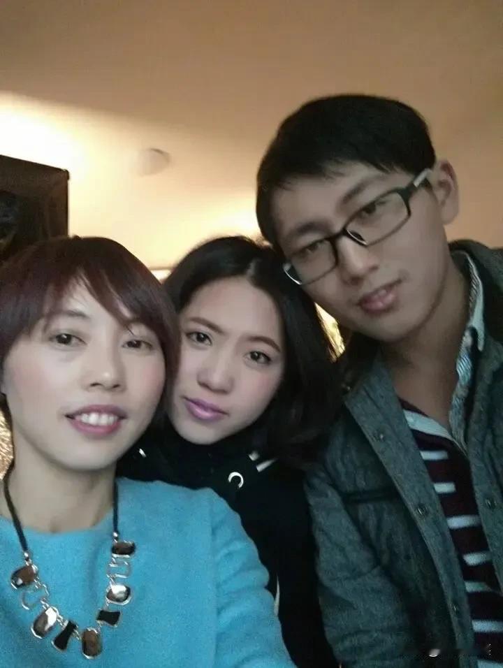 大明玉找到了，川西旅游的7个人，现在还有2个人失联，一个是明彩的女儿芯语，另一个