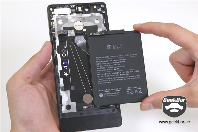 坚果pro2拆机评测 质量好不好全看手机配件