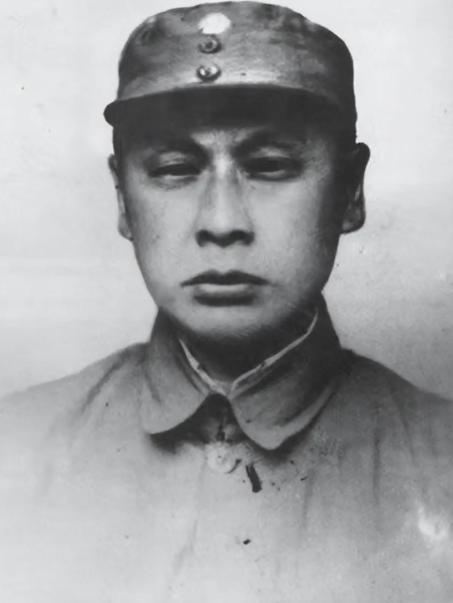 1944年春天，延安窑洞里火药味十足，毛主席刚见到陈毅，脸色就沉了下来，一开口就