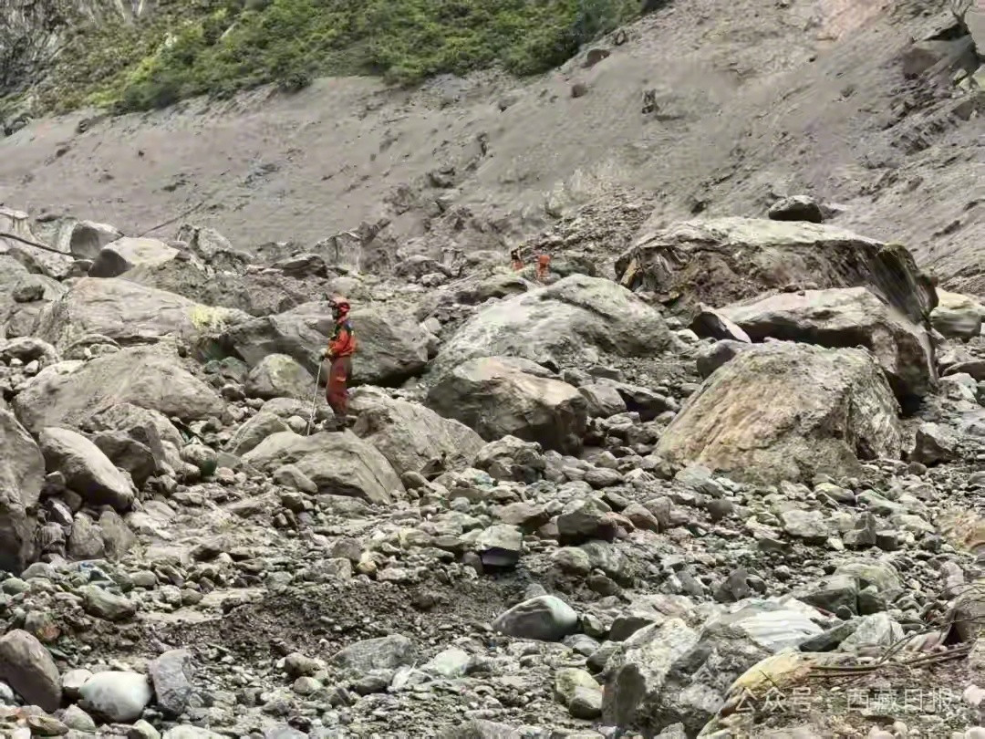 吉隆口岸大楼只剩钢筋骨架看到“西藏日报”这几张图，泪崩了。这种泥石流，感觉比