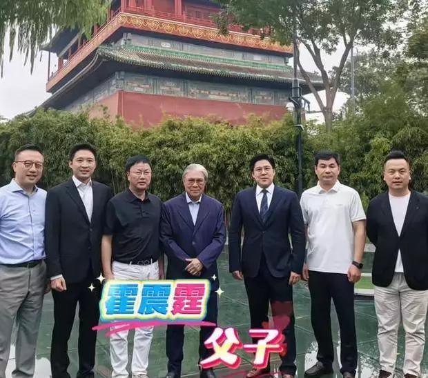 2015年9月3号，大阅兵现场直接变大型追星现场！雷军凌晨三点就爬起来，穿着西装