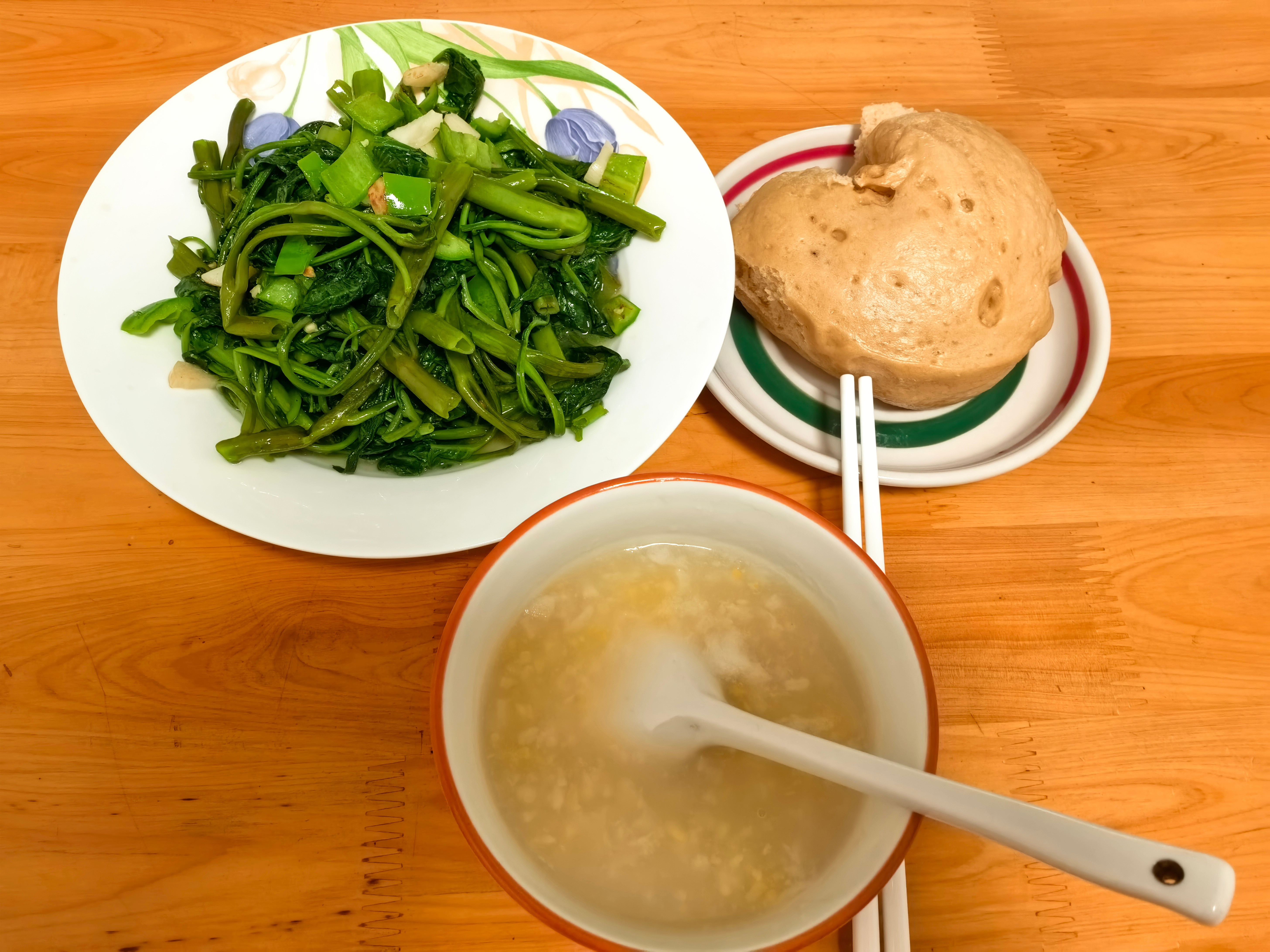 今天蒸了红糖馒头，一发，还是挺好吃的。​​​