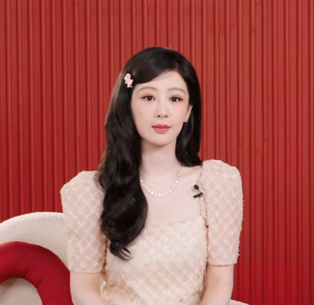 杨紫对接发长文解释杨紫上次直播妆发欠佳问题，并分享告黑营业情况直播妆发欠佳是