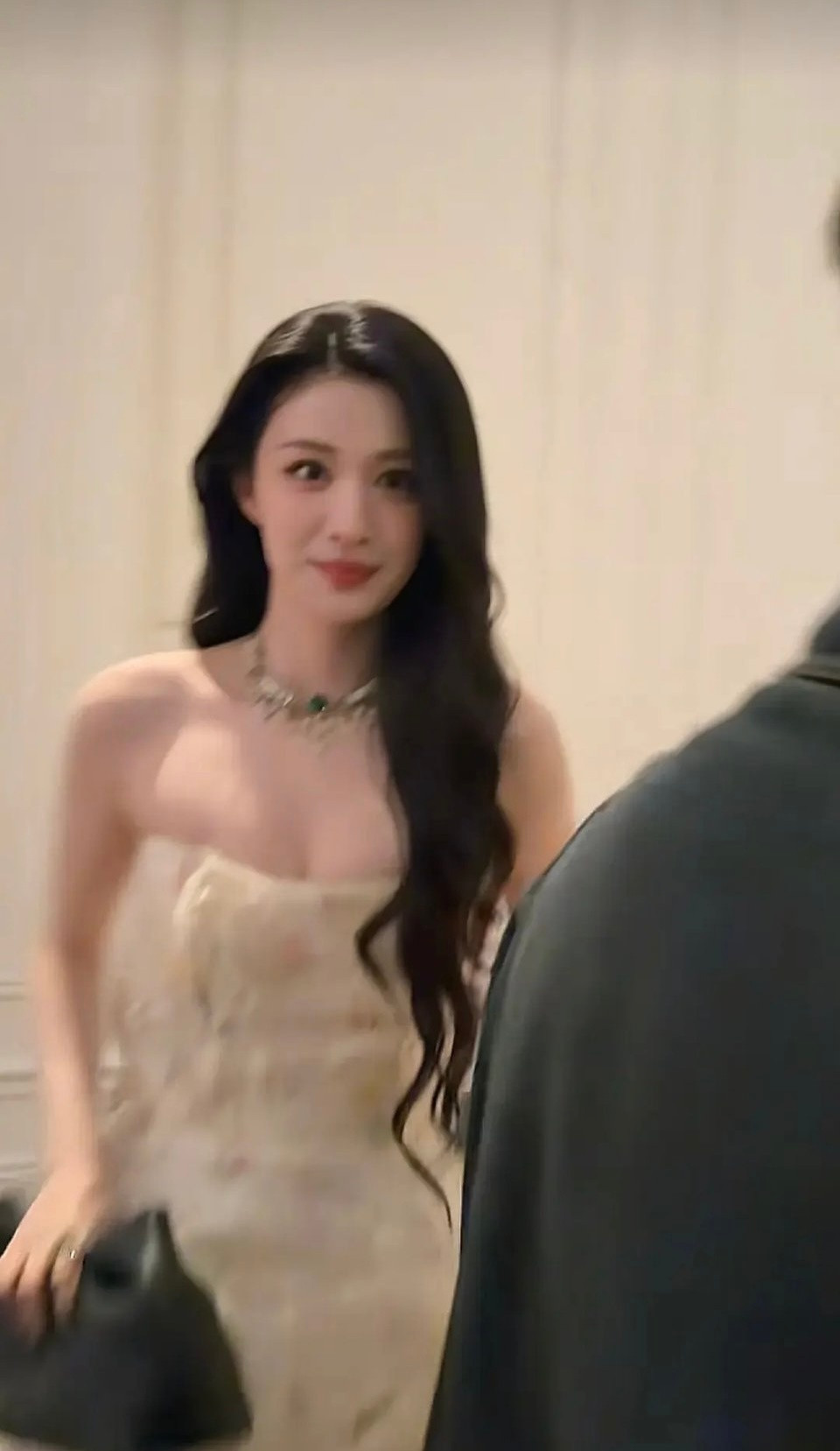 公认的大美女里，王楚然和黄杨钿甜谁更漂亮？
