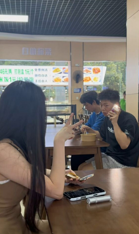 被发现了吧