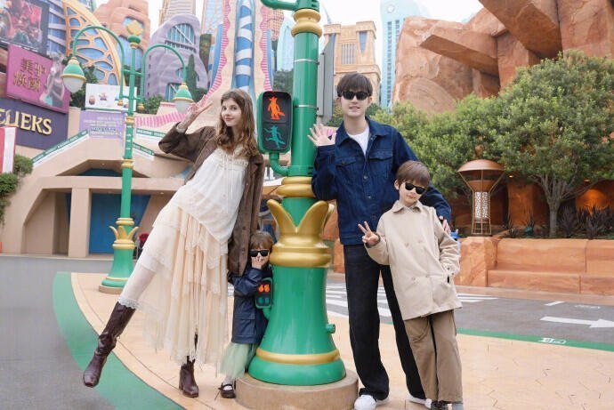 董力给阿诺发全职妈妈工资初入职场金融季董力说到做到！真的给阿诺发全职妈妈工资了?