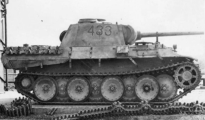 飞扬军事1943年7月24日，英国人从苏联《红星报》上获悉了德军黑豹坦克的相关