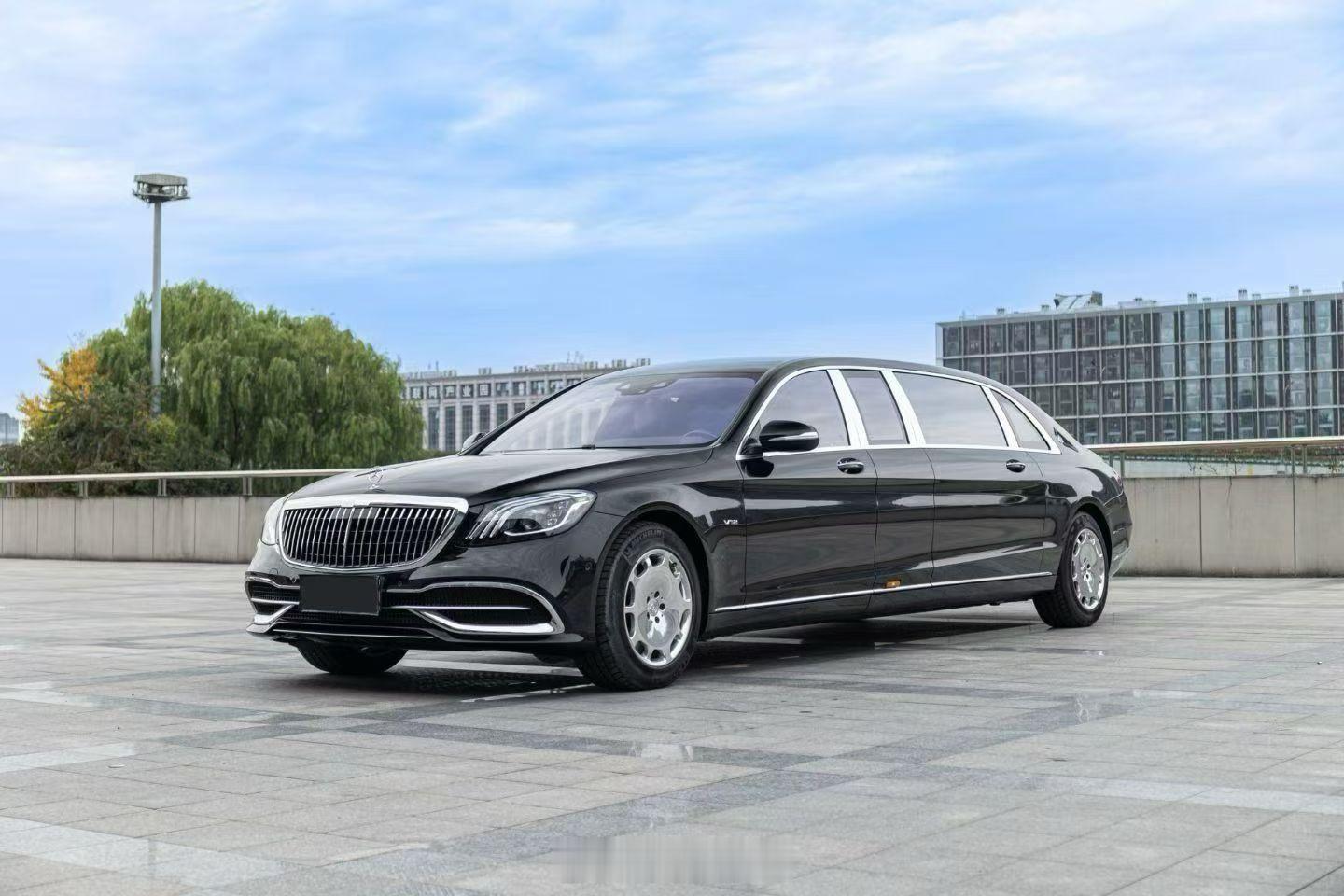 迈巴赫S680普尔曼限量版2023年6月上牌，仅1700公里，中规，质保期内