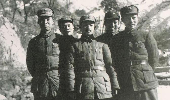 1943年，曾经用烟袋敲陈老总头的谭余保，来到延安开会。因为在学习会上，陈老总说