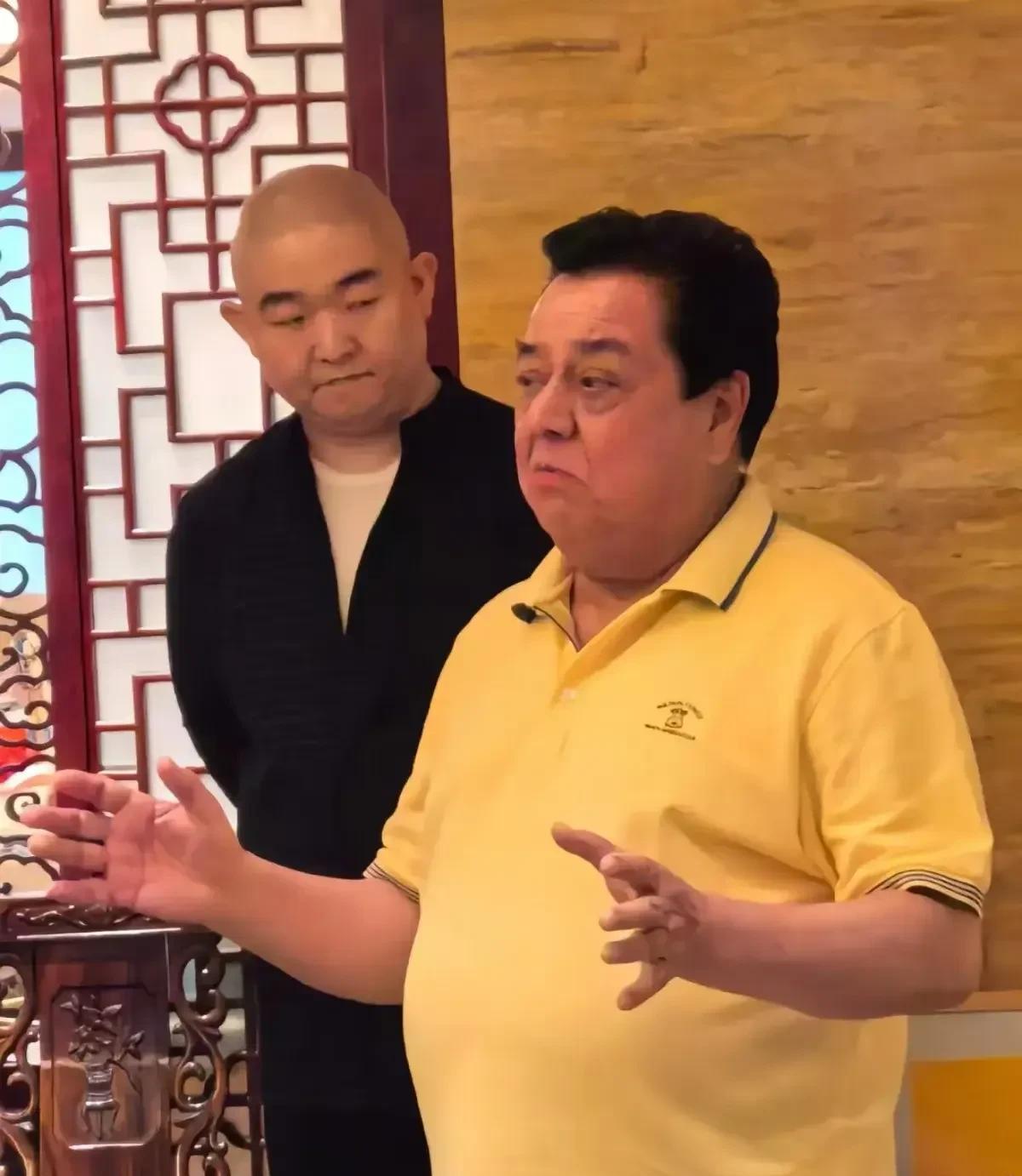 #相声界恩怨情仇#李金斗，主持徒弟付强的收徒仪式：石富宽是我们的大辈。相声名