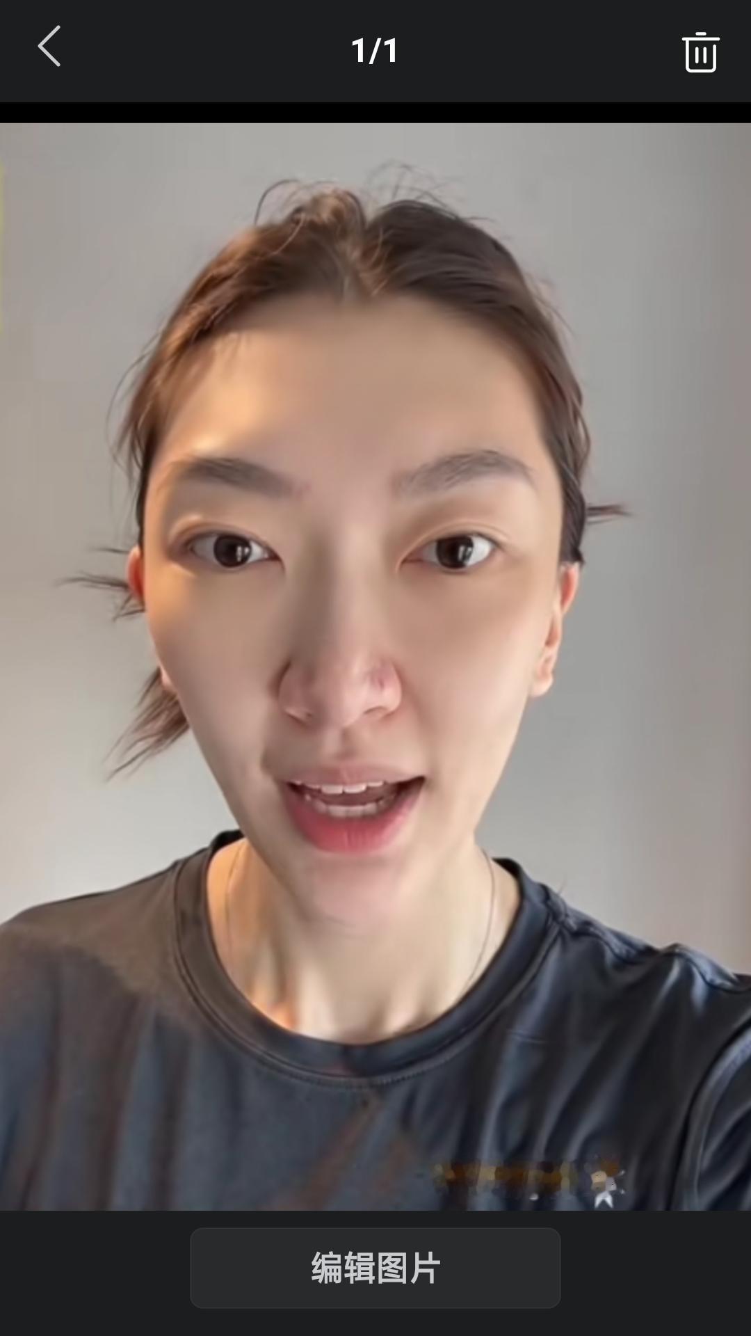 【近日，中国女篮名将韩旭接受采访时直言，现在的中国女篮和之前我们上一届那个队伍，