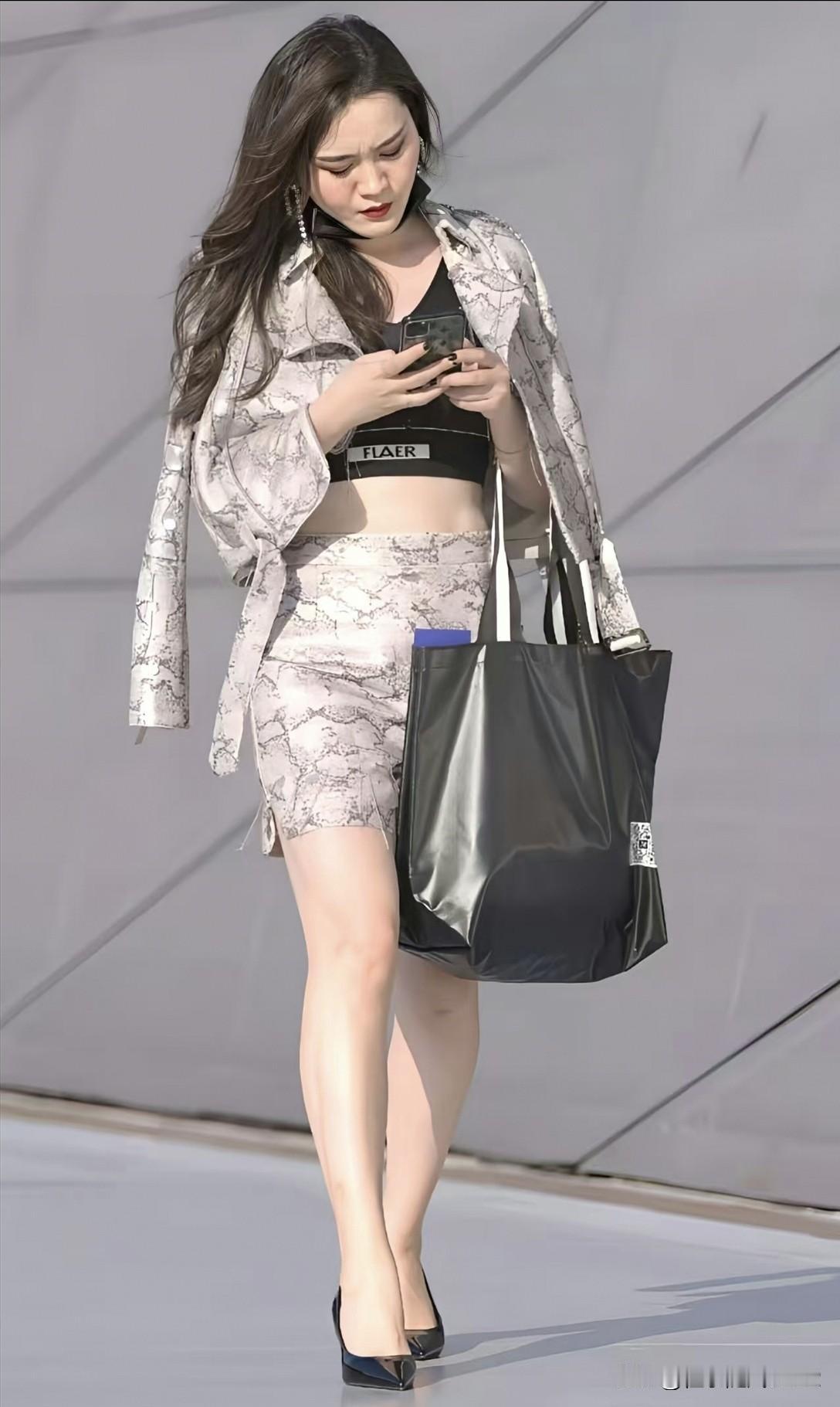 都市时尚穿搭指南，优雅出街，自信满满