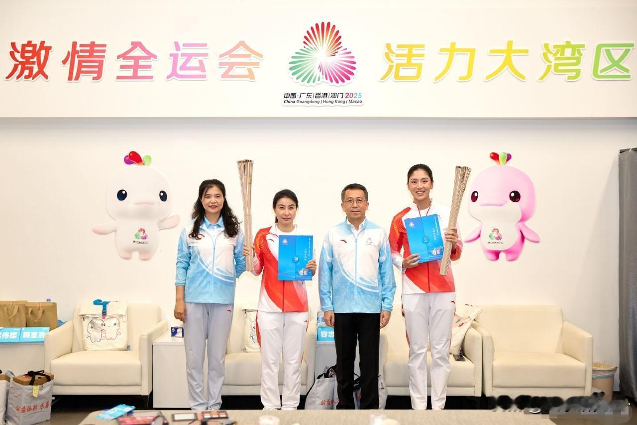 郭晶晶头上的标签换了。这次全运会开幕式，央视提到她的时候，没用跳水女皇那些老