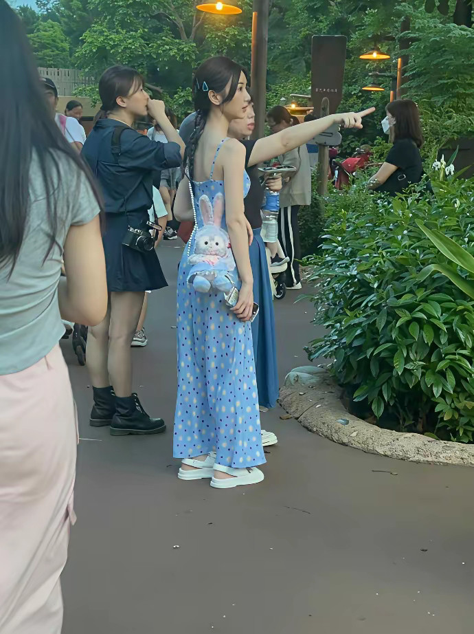 原来毛晓彤现实中也这么普通​​​