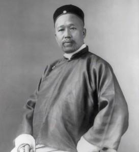 1919年，62岁的康有为在西湖泛舟，邂逅了19岁的农家少女张阿翠，他大喜，赶紧