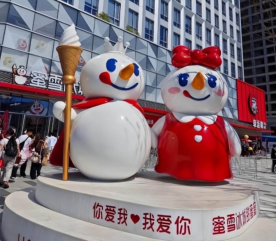 蜜雪冰城以前是卖炒菜的？从河南农村推着三轮车卖菜的穷小子，到手握6.4万家全