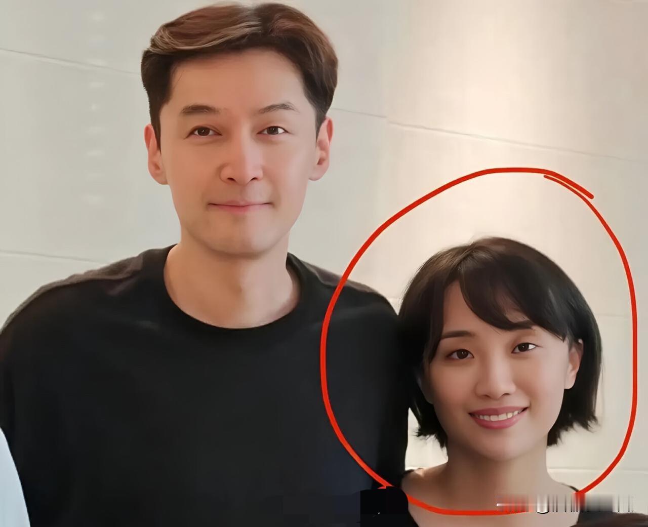 黄曦宁现在最庆幸的就是给胡歌生了一个女儿不信你看，什么都不缺的胡歌，现场不收