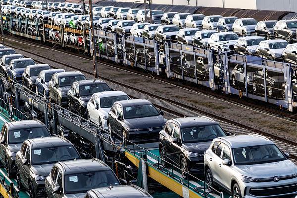 “中方恢复供货, 车企开抢”