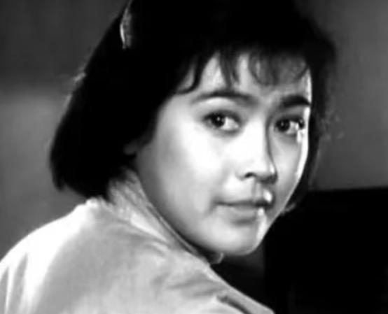 1997年，杨雅琴凄惨离世，可就在她的葬礼上，两任丈夫都拒绝出席，临终之际，她含