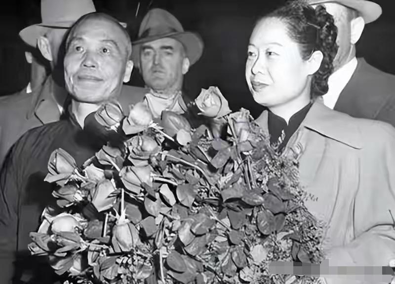 李宗仁晚年吐露，红军长征胜利，全靠老蒋这步神助攻。这话从李宗仁嘴里说出来，分