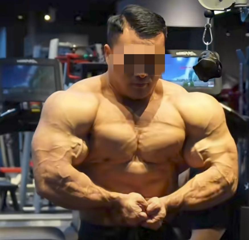 健美冠军王昆才三十岁，他的突然离世，震惊了健美圈。看过他负重练习的视频，简直