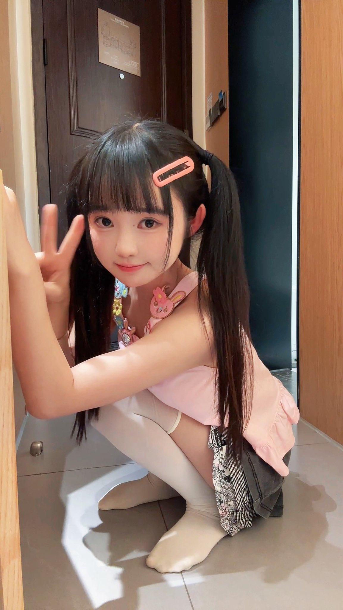 萌娃俏皮比V，可爱瞬间定格！