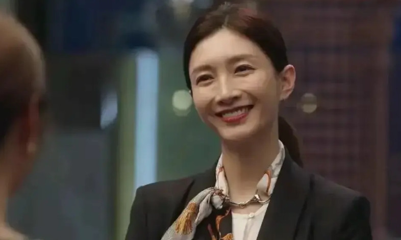 王漫妮永远不知道，她是海王最拿不出手的一任女朋友，没钱没眼界，还没眼力见。梁正贤