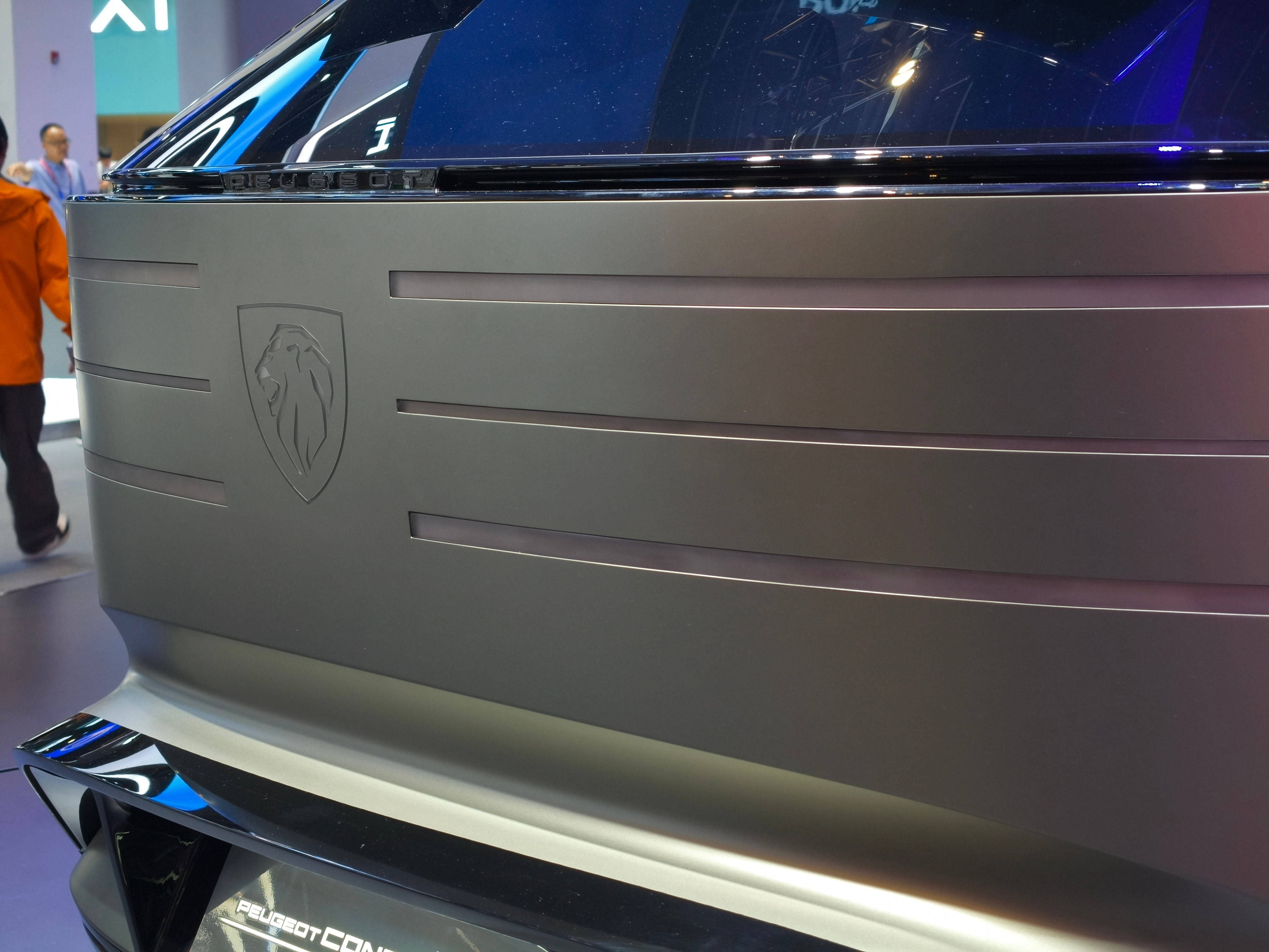 【标致8概念车明年量产，神龙汽车2030年要出口50万台】时隔三年，标致和雪铁龙