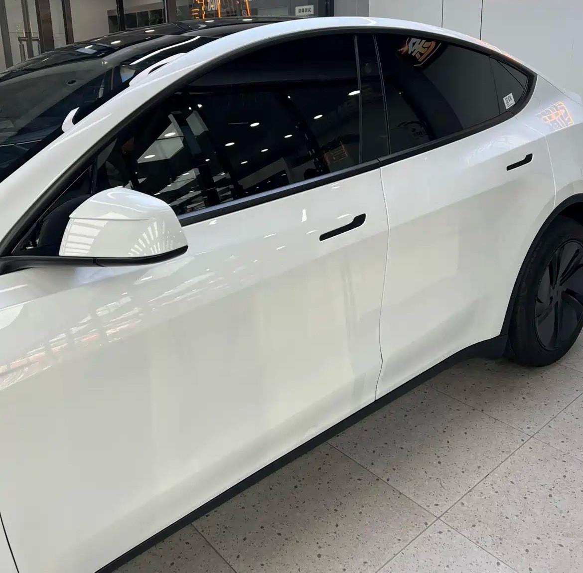 特斯拉ModelY闭眼入的全能纯电SUV，常年霸榜销量真不是吹的，综合实力直接