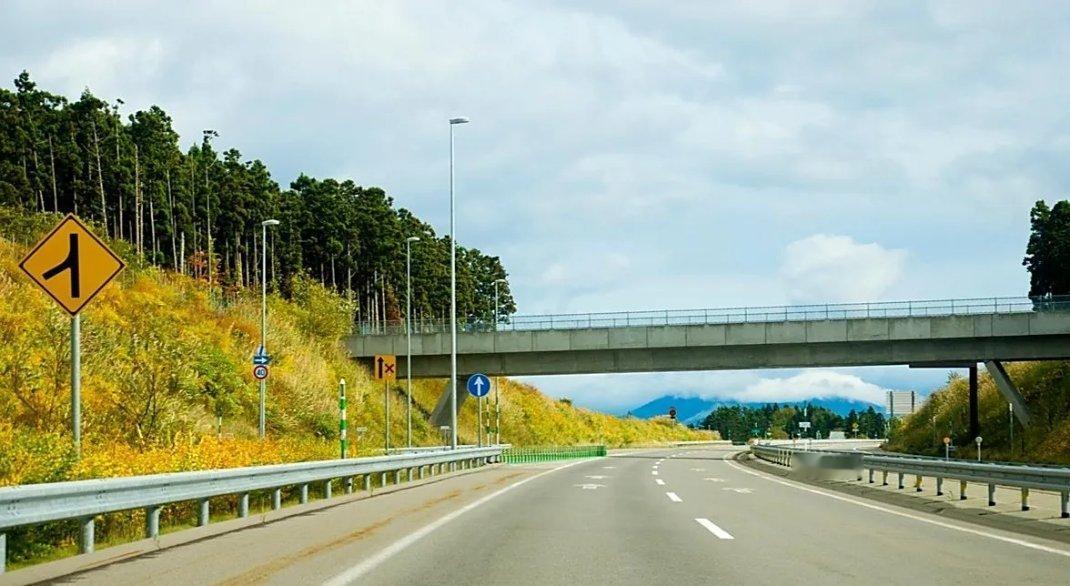 高速上你都开多少?1、车速150以上:拿命开车，全凭运气。2、车速130-1