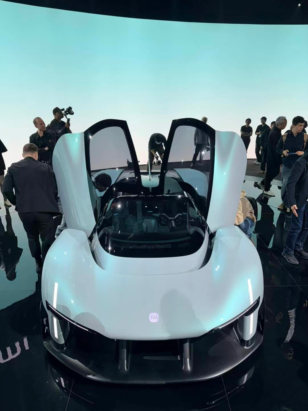 只有亲自看到小米VGT实车，你会发现超跑原来还能这样造，近距离看，它的气场确实很