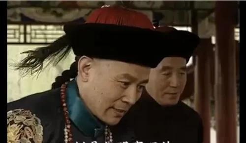 到了满清末年，爱新觉罗家基本全是卖国贼，数得上名字的王公大臣都想抱上洋人的大腿。