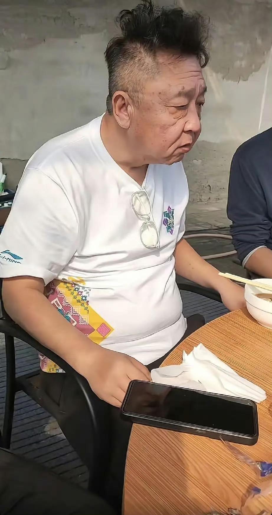 于谦：这两天让你们跟着我连着吃肉，可别嫌腻，我这几道菜就是图个实在，没花里胡哨的