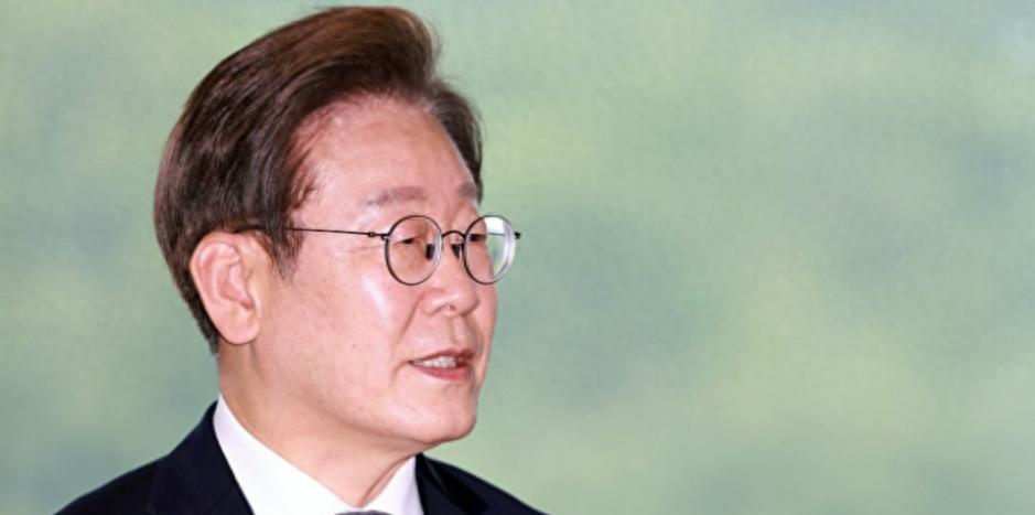 李在明上台第十天，后院先着火李在明刚坐稳总统椅，后院就起火了。民政首席秘书吴