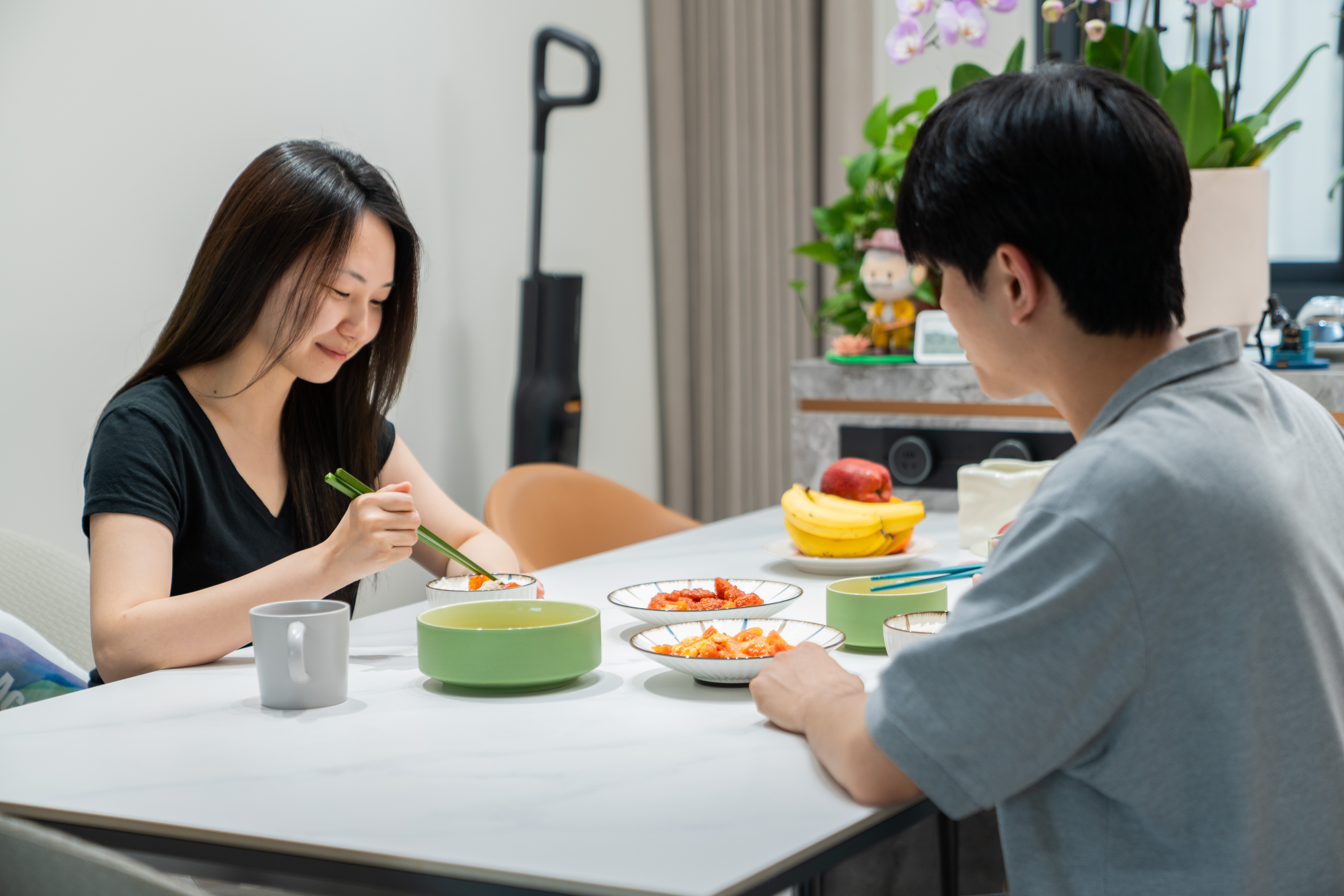 在城市里住久了，总感觉生活缺少烟火气息。正好石头联合时差岛发布了人间烟火一座城