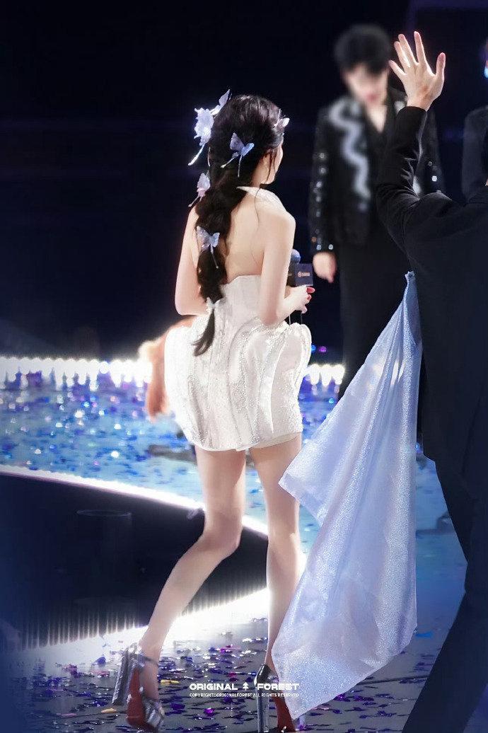 王者荣耀共创之夜杨幂美成啥了现在开始玩王者荣耀，还来得及吗[哆