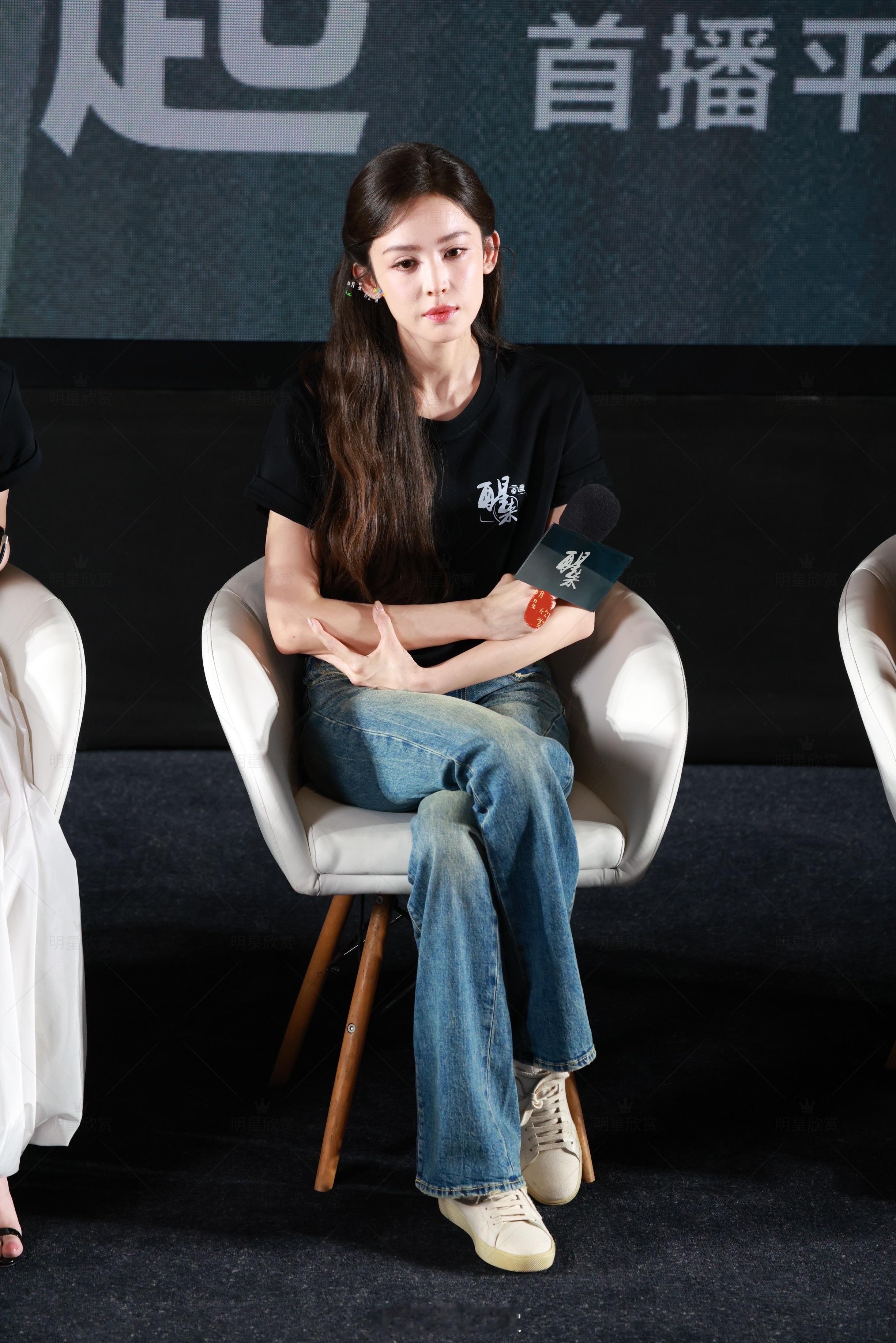 娜扎260825电视剧醒来看片会生图​​​