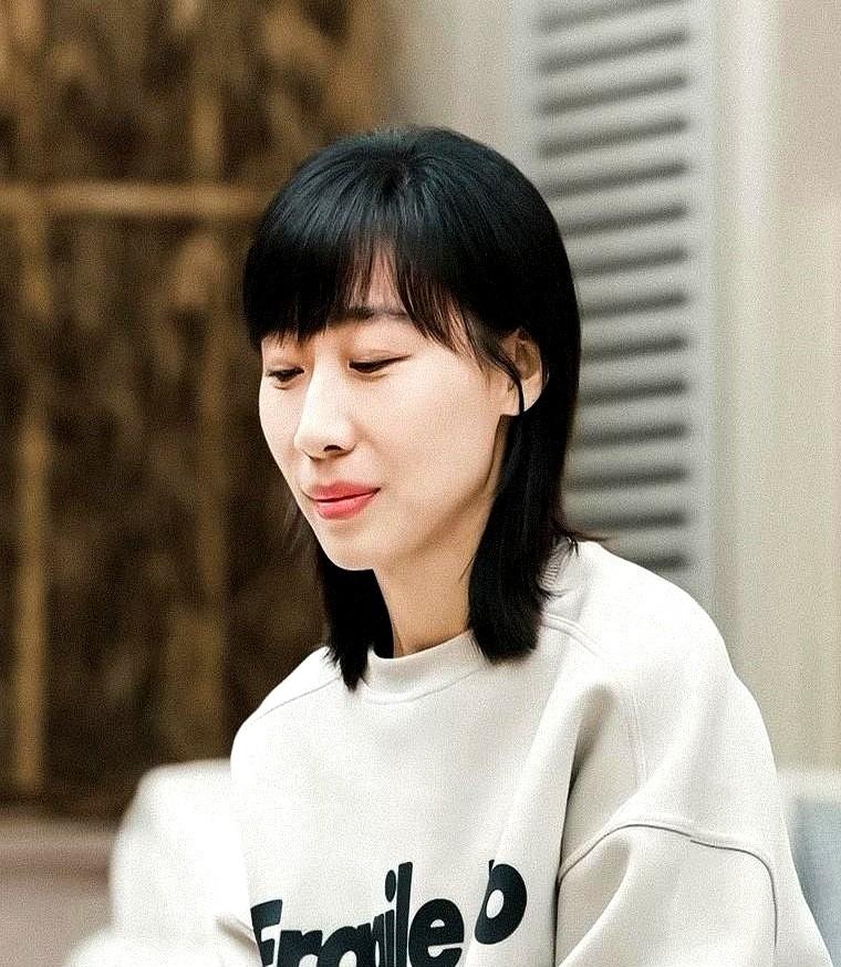 任素汐的戏，怎么就越看越让人想窝在沙发里“沉浸式追更”啊！现在网上全在聊她新