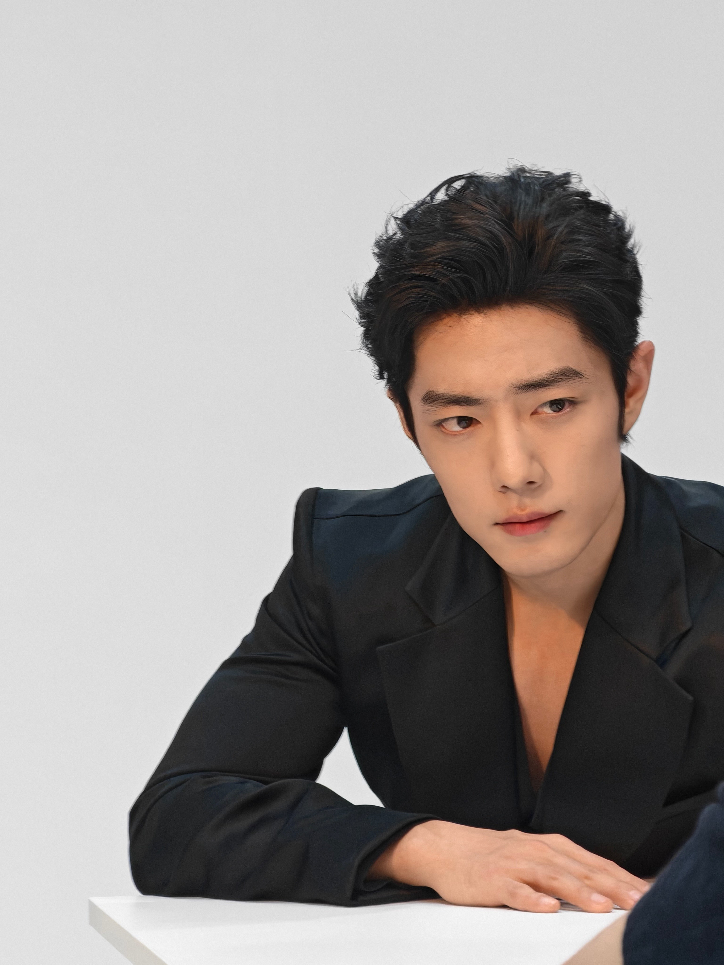 被肖战的胸肌勾引到了为什么我的眼泪是从嘴角流出