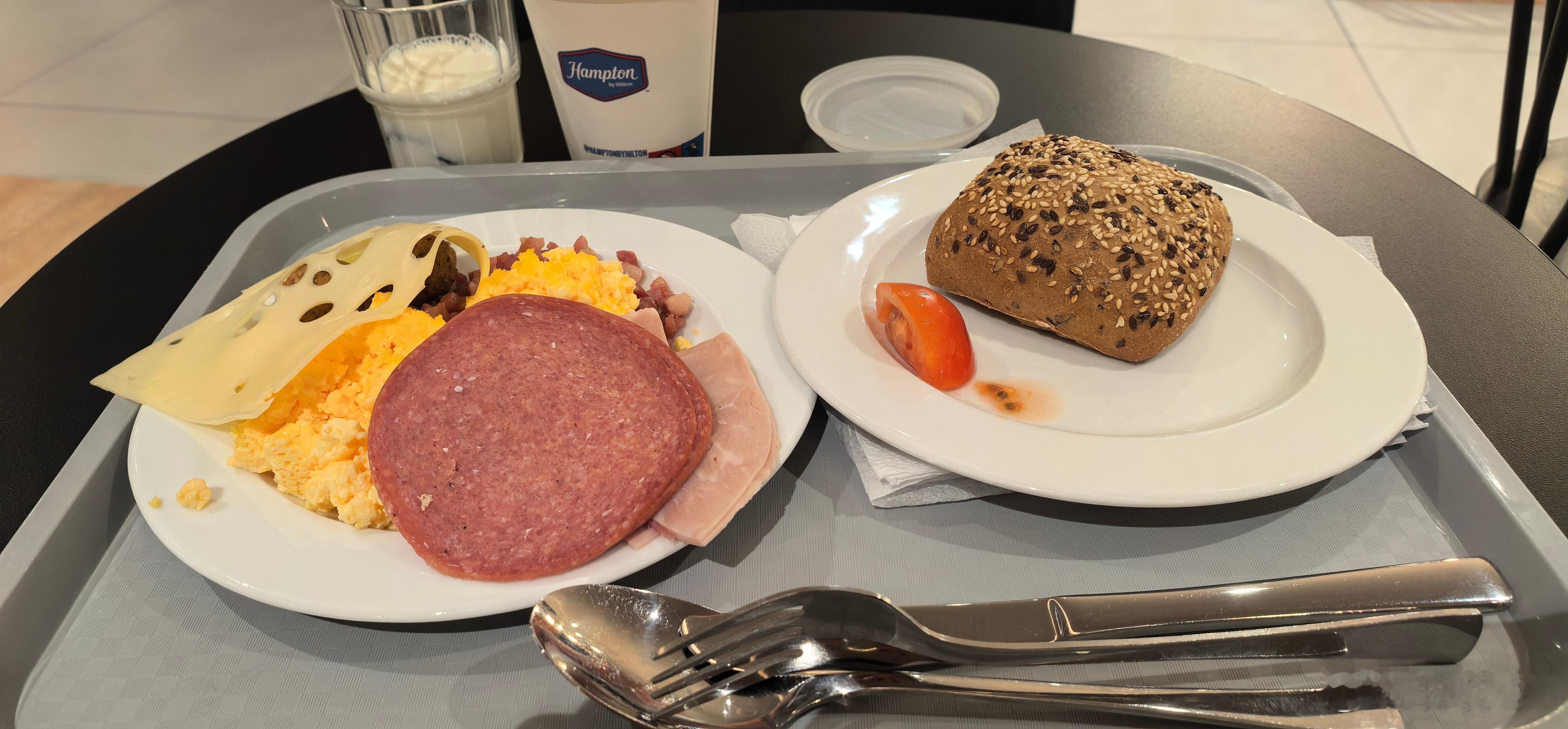 德式早餐，无肉不欢，吃完去干活。时差已乱。