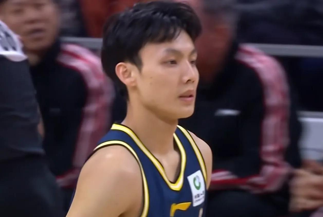 徐杰确定留守宏远，亲自发声拒绝同曦邀约徐杰已经做出最终选择，正式回绝同曦男