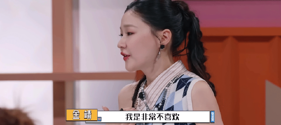 金靖的故事张口就来金靖的故事那可是张口就来！上节目讲童年，皱着鼻子说：“上海老