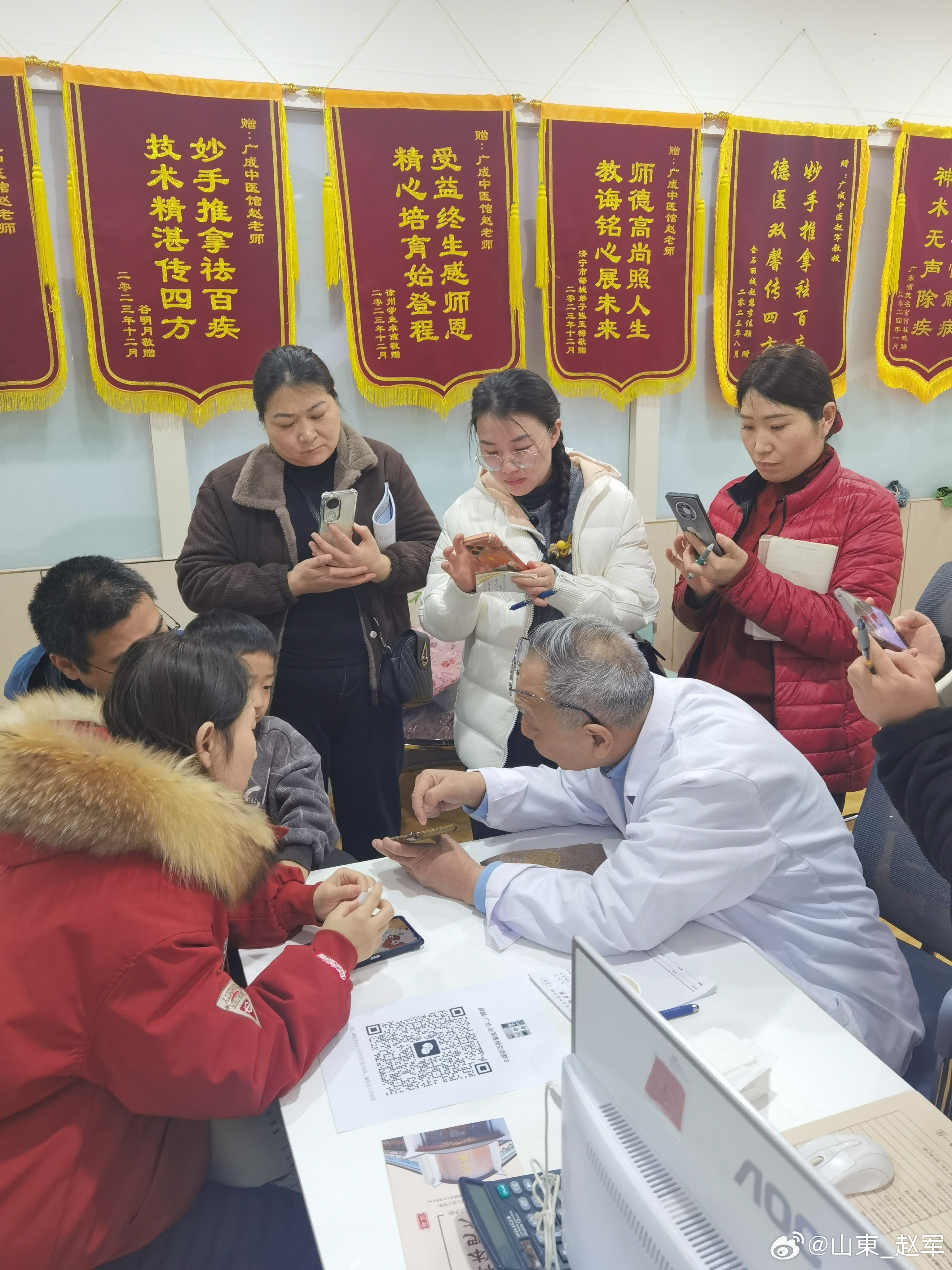 小儿抽动症：中医从“风、痰、虚”论治，止抽先调肝脾小儿抽动症，以眨眼、挤眉、吸