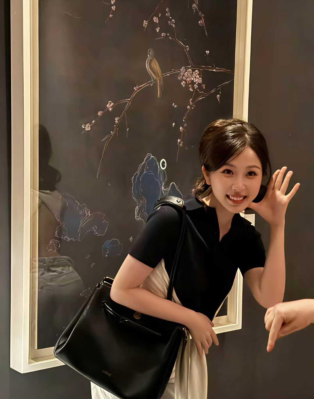 背后的镜子全部都给你暴露了啊，你这是什么？