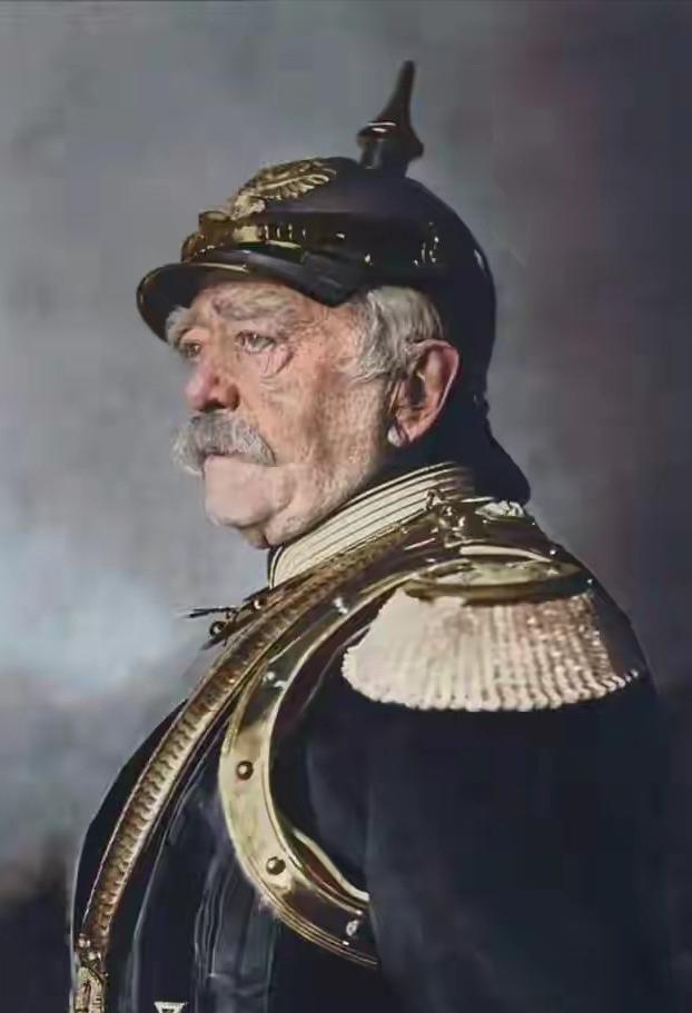 德国铁血宰相卑斯麦:把100只红蚂蚁，100只黑蚂蚁放进一个罐子，什么也不会