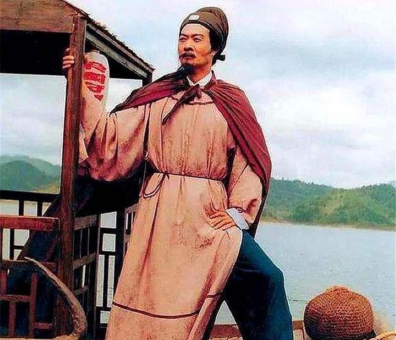 贾雨村再小人，那也是黛玉的老师。林如海已经死了，黛玉两次进贾府，都有贾雨村护送。